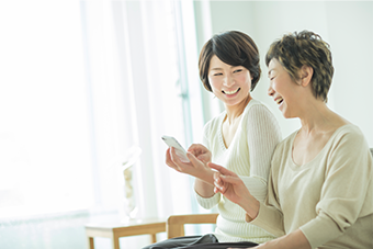 本カード会員とほぼ同じサービスを年会費無料で。ご家族で最大3枚まで発行可能です。