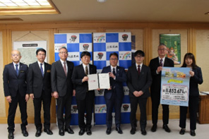 寄附金贈呈式を行いました。