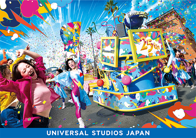 パレードではしゃいでいる女性2人組 UNIVERSAL STUDIOS JAPAN