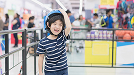 スポーツアトラクションを中心としたネットカフェ併設のアミューズメント施設