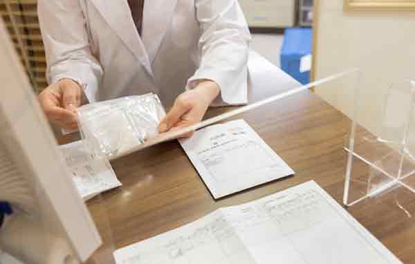 郊外の駅前立地の調剤薬局