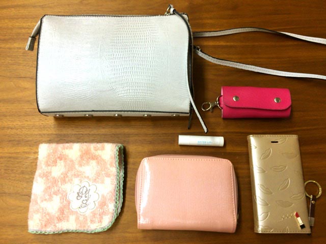 リアル 一人暮らしで働く代olのbagの中身事情 暮らしのマネーサイト